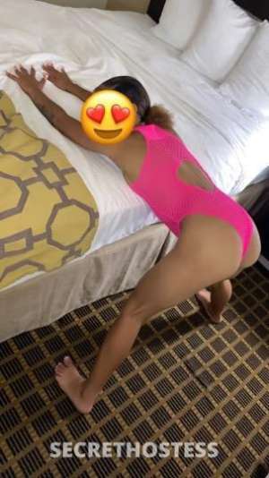 20 year old Escort in Milwaukee WI AVAILABLE 24/7?fun sized FREAK ready for day and night fun