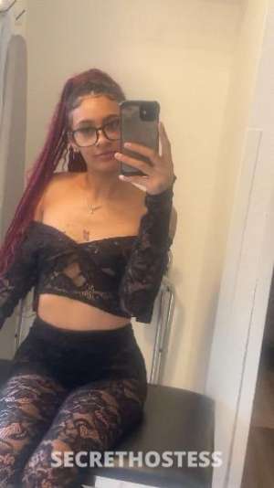 26 year old French Escort in Milwaukee WI 100 baddie ONLY OUTCALLS