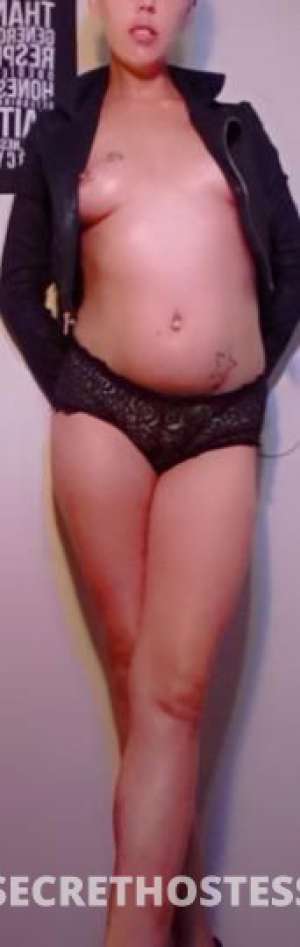 25 year old Escort in Dayton OH Petite Blonde Bombshell New Here So Be Nice