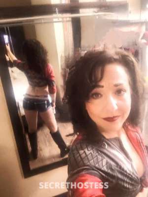 45 year old Escort in Toledo OH HI IM TRINA STOP BY im offering specials today FoR A FUN 