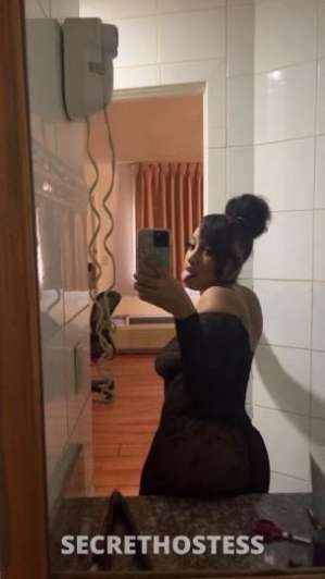 22 year old Escort in Fresno CA NEW AND AVAILABLE Sexy Fun sweet Dipped Chocolate Lady