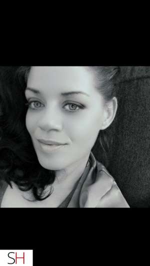 0 year old Escort in Winnipeg ?? Sometimes Scarlett