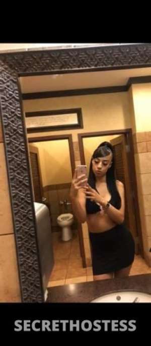 23 year old Escort in Chicago IL Petite -R d U ti t m t OUTCALLS