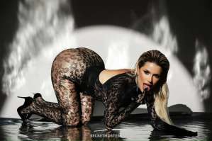 27 year old Escort in London Khloe