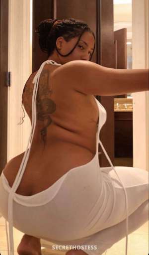 25 year old Latino Escort in Kansas City MO Who need a big booty Latina? Hmu ? hope I make your day????I