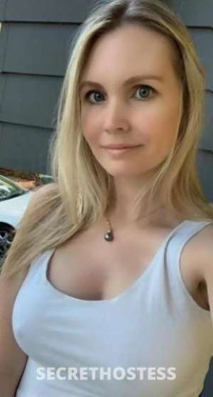 32 year old Escort in Kansas City MO Special Treat..Incall/Outcall &amp; CarPlay