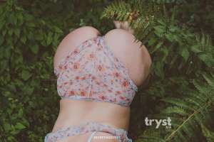 Noel Hill - petite natural dream girl in Portland OR