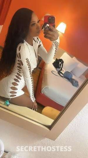 23 year old Escort in Inland Empire CA Sexy petite ebony ?? hosting ?lets have some fun bby