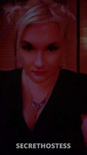 37 year old Escort in Racine WI TEXTING APPS BEING SHITTY!! New number for Viking Barbie
