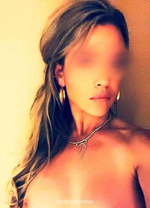 38 year old Caucasian Escort in Oakville Very experienced sexy milfs offering duo only tonight
