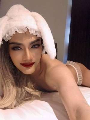 28 year old Asian Escort in Al Manama Sexy Massage .., Male escort