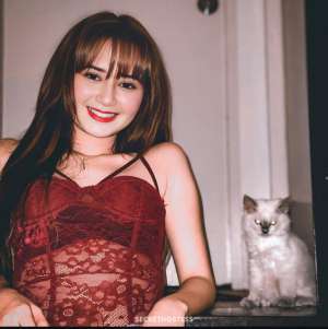 20 year old Latino Escort in Hong Kong Hailey Sweet Spanish/filipina, escort