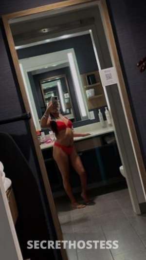 22 year old Filipino Escort in Los Angeles CA tiny Pacific Islander ? The perfect getaway