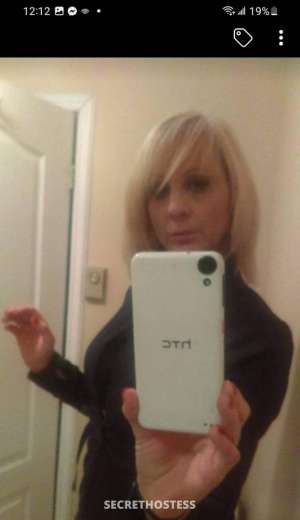 35 year old Caucasian Escort in Ottawa New arrival 2 hot chicks in town