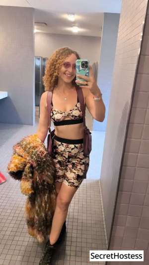 28 year old American Escort in Montreal Escort model Slim sexy