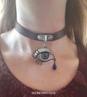 28 year old Escort in Hamilton Brisbane Genuine, quirky, demure (lol!) young lady seeking generous 