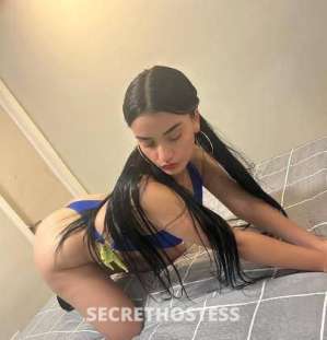 28 year old Hispanic Escort in London Incall bbj 69 massages cash and transf