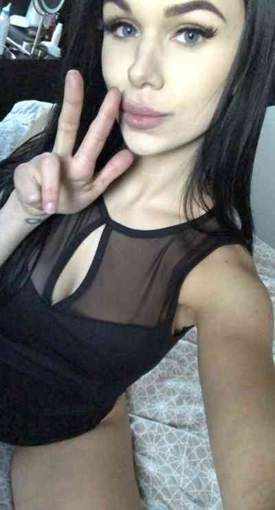 33 year old Escort in Denver CO Hit me up for massages, body rub , girlfriend experience and