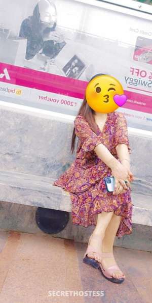 24 year old Asian Escort in Mumbai Call girls mumbai independent girls, escort