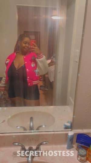 20 year old Escort in Springfield IL Only text number in the photos dont text the number on this 