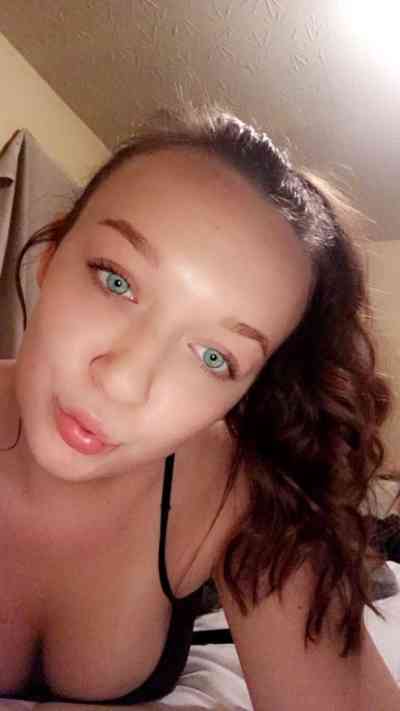 Hispanic Girl offering Anal, bareback, Cowgirl in Daytona Beach FL