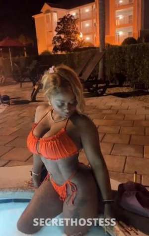 28 year old Latino Escort in Everett WA Erika