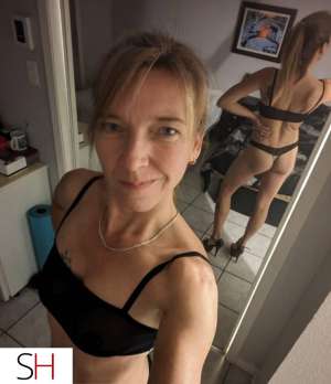 47 year old Caucasian Escort in Drummondville À Danville Sabrina mature et sexy