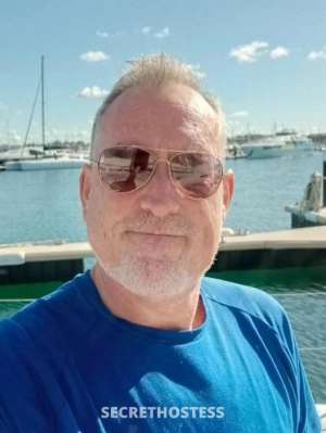 Paid girlfriend/sugar daddy/FWB, Cairns in Cairns