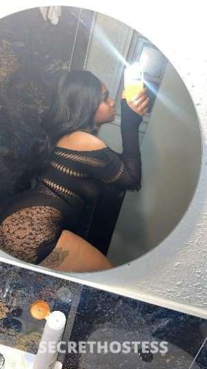 23 year old Escort in Chicago IL carmel skin 5'6