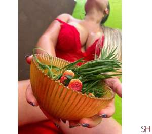 22 year old White Escort in Londrina Paraná PORTA ABERTA - Pode entrar