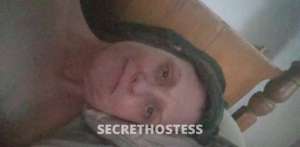 56 year old Escort in Greensboro NC Tall glass of southern water