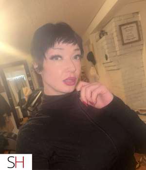 Tattooed pale darling with black pixie hair &amp; a k! in Penticton