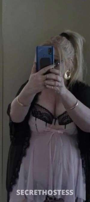 Busty blonde Cougar, Greater Geelong in Geelong