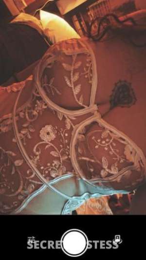 35 year old Italian Escort in Atlanta GA happy hour specials