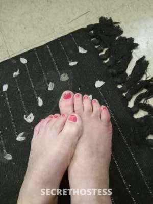 45 year old Escort in Erie PA feet fun