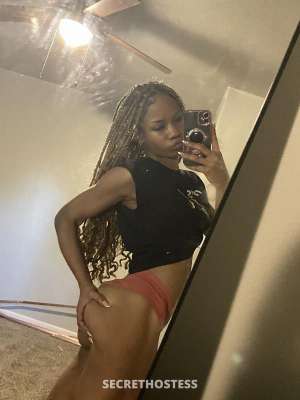 Caramel petite MILF in Dallas / Fort Worth TX