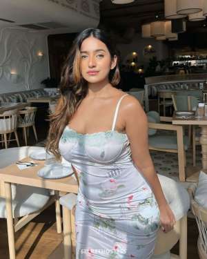 Kavita Jain, escort in Surat