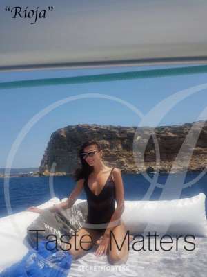 Rioja, escort in London