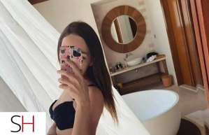 Avec ma chatte et mes seins j'emmène jusqu'au septième  in Châteauguay