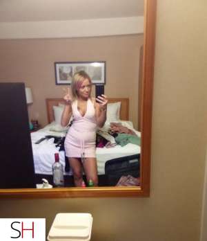 29 year old Caucasian Escort in Winnipeg *Girl Next Door * :) Tanned Cute Petite Single texcall