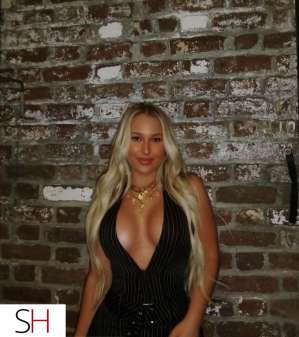 23 year old Caucasian Escort in Edmonton ......... ... ♔ ♡ Perfect GF