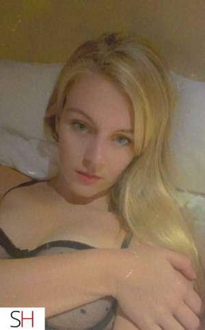 26 year old Asian Escort in Newfoundland Territories je suis disponible pour des moments de plaisir