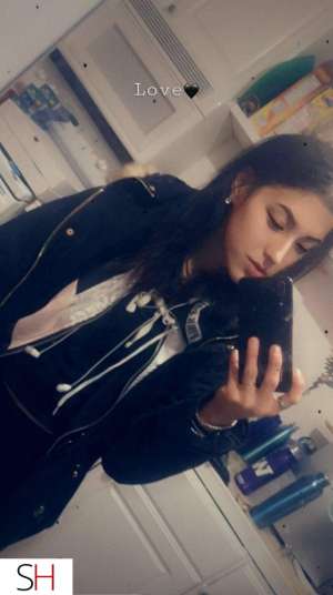 25 year old Escort in Edmonton PETITE MAMA READY TO BANG lol