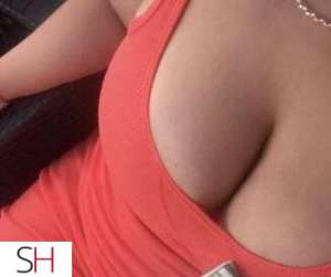 34 year old Latino Escort in London Super fun Don't be shy cum say hi, Erica