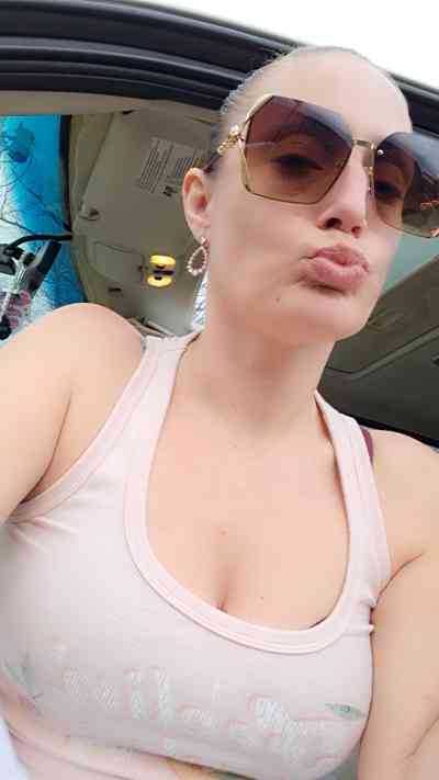 33 year old White Escort in Louisville KY The Velvet Enigma