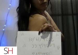 21 year old Middle Eastern Escort in Ottawa petite beautiful arabic goddess