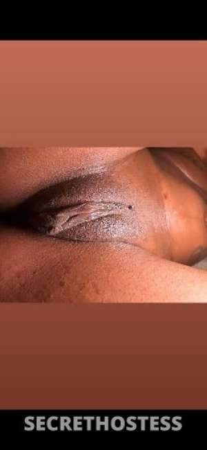 22 year old Escort in deep throat ? squirter