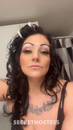 36 year old Escort in Edmonton Let The Sins Begin this afternoon On Sunday Funday