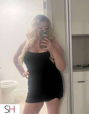 New to town blonde bombshell in Kootenays