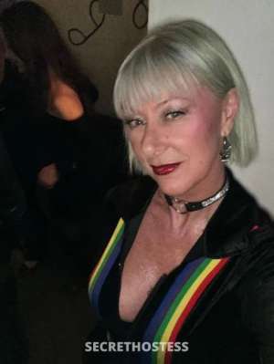 Tall tanned bayside bi MILF, Hampton East in Melbourne
